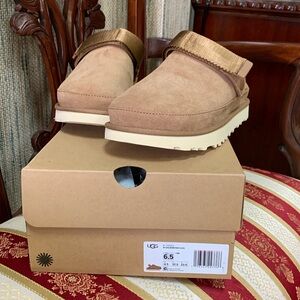 NWT Ugg Goldenstar Clog